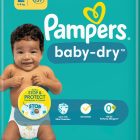 Pampers Baby-Dry maat 2 verpakking voor baby's van 4-8 kg met 37 luiers. De achtergrond is helder turquoise met een vrolijke baby met krullen. Er staan symbolen op voor 12 uur bescherming, dermatologisch getest en 0% EU allergenen.